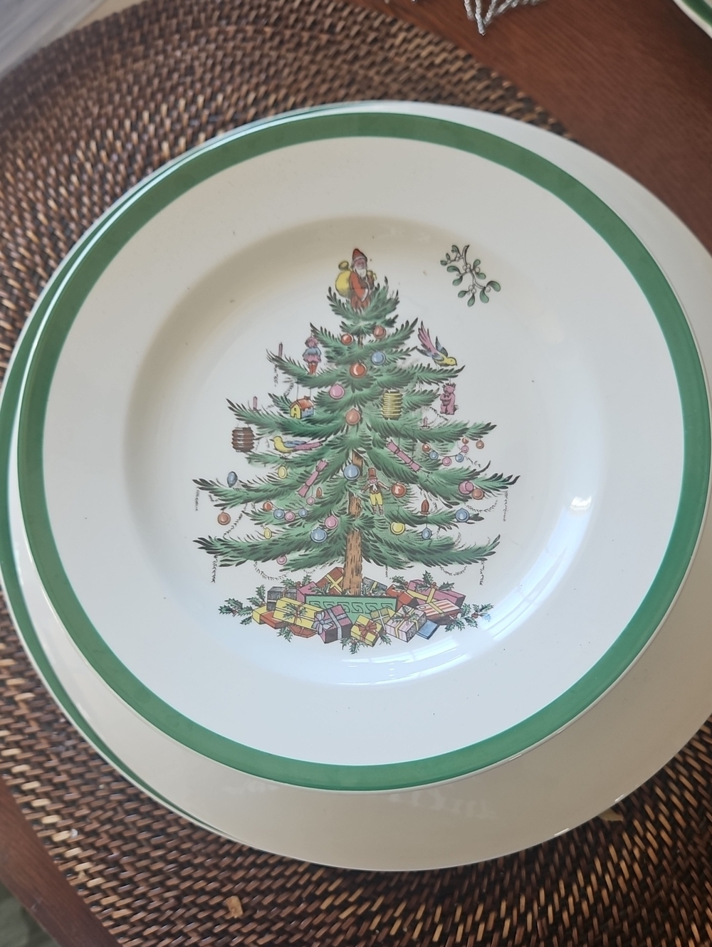Spode Set of 4- Dessert/Salad Plates with Christmas Tree Motif
